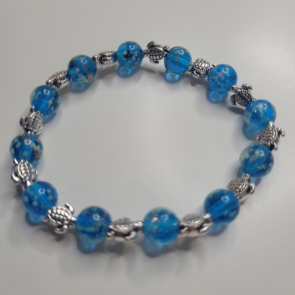 NWT Turtle Charms W Ocean Blue Glow In The Dark Firefly Glass Stretch Bracelet - Picture 8 of 14